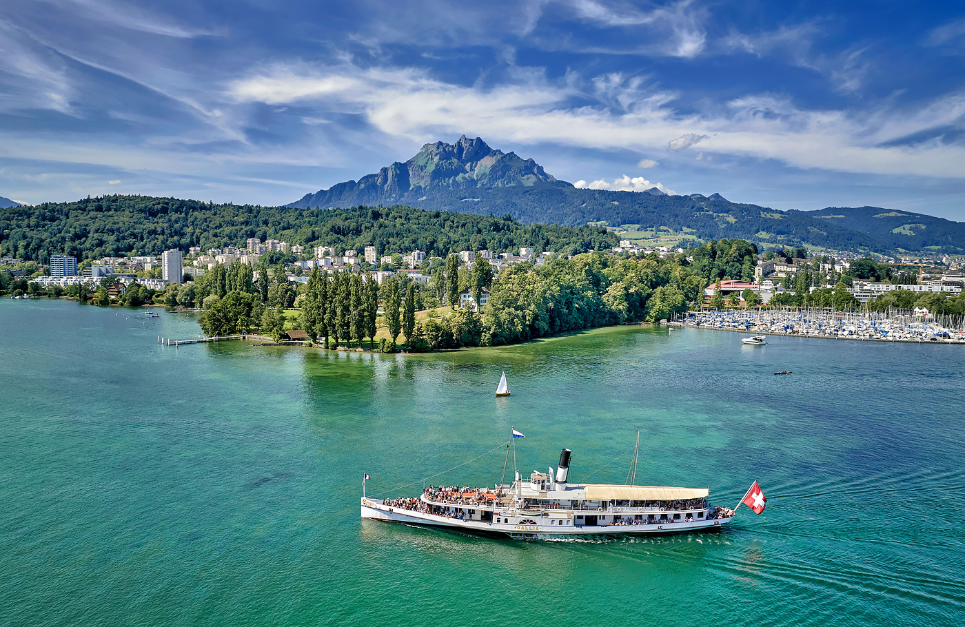 Per comfort-class touringcar van Maaskant Reizen naar Hoogtepunten van Zwitserland, 12 daagse ultieme rondreis  Met o.a. 3 treinreizen, Grindelwald, Zermatt, Davos, Chur, Lago Maggiore en Zürich