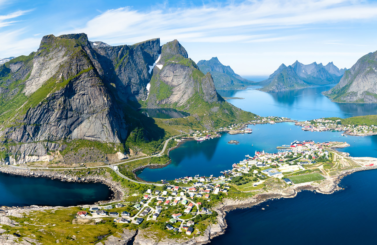 Busrondreis per comfort-class touringcar door Scandinavië met o.a. Noordkaap en Lofoten Met o.a. Stockholm, Poolcirkelcentrum, Santa Claus Village en Lapland.