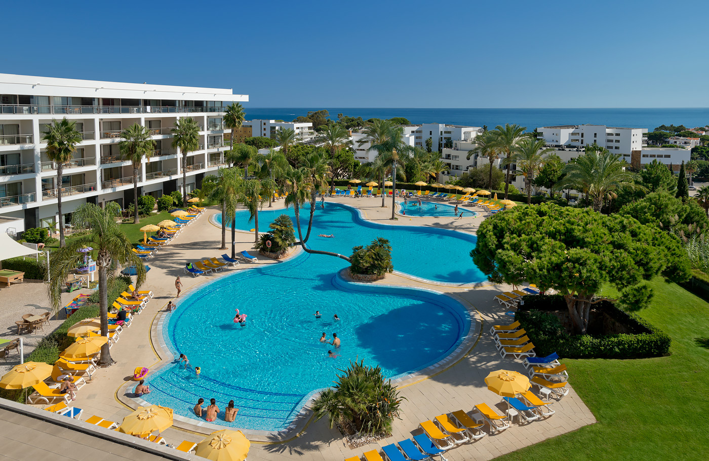 Busreis per comfort-class touringcar naar de Algarve met 2-weken verblijf in Albufeira in 4-sterren aparthotel Alfagar Alto da Colina Aparthotel