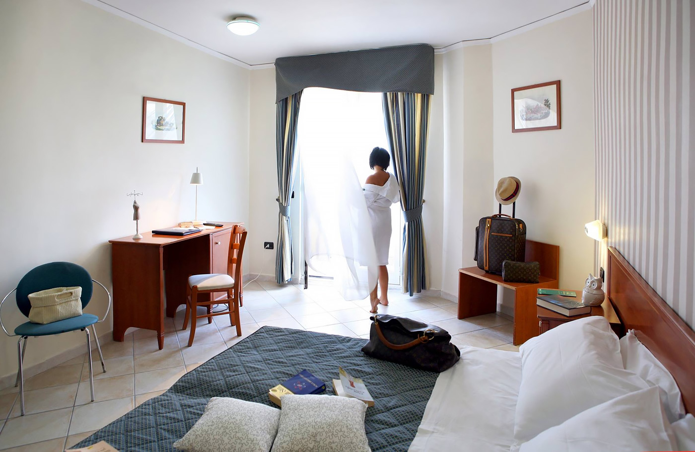 Reis per comfort-class touringcar, compleet verzorgd, Maaskant Reizen Met o.a. Montecassiono, Pompeï, Napels, Sorrento, Maiori en de Amalfikust