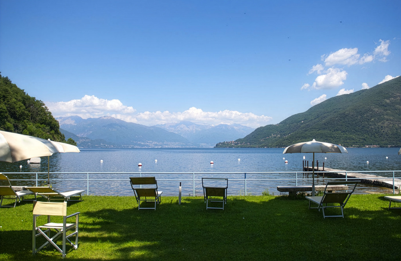 Comfort-class touringcar, busreis, Maaskant Reizen, Met o.a. Cannobio, Stresa, Orta San Giulio en de Borromeïsche eilanden