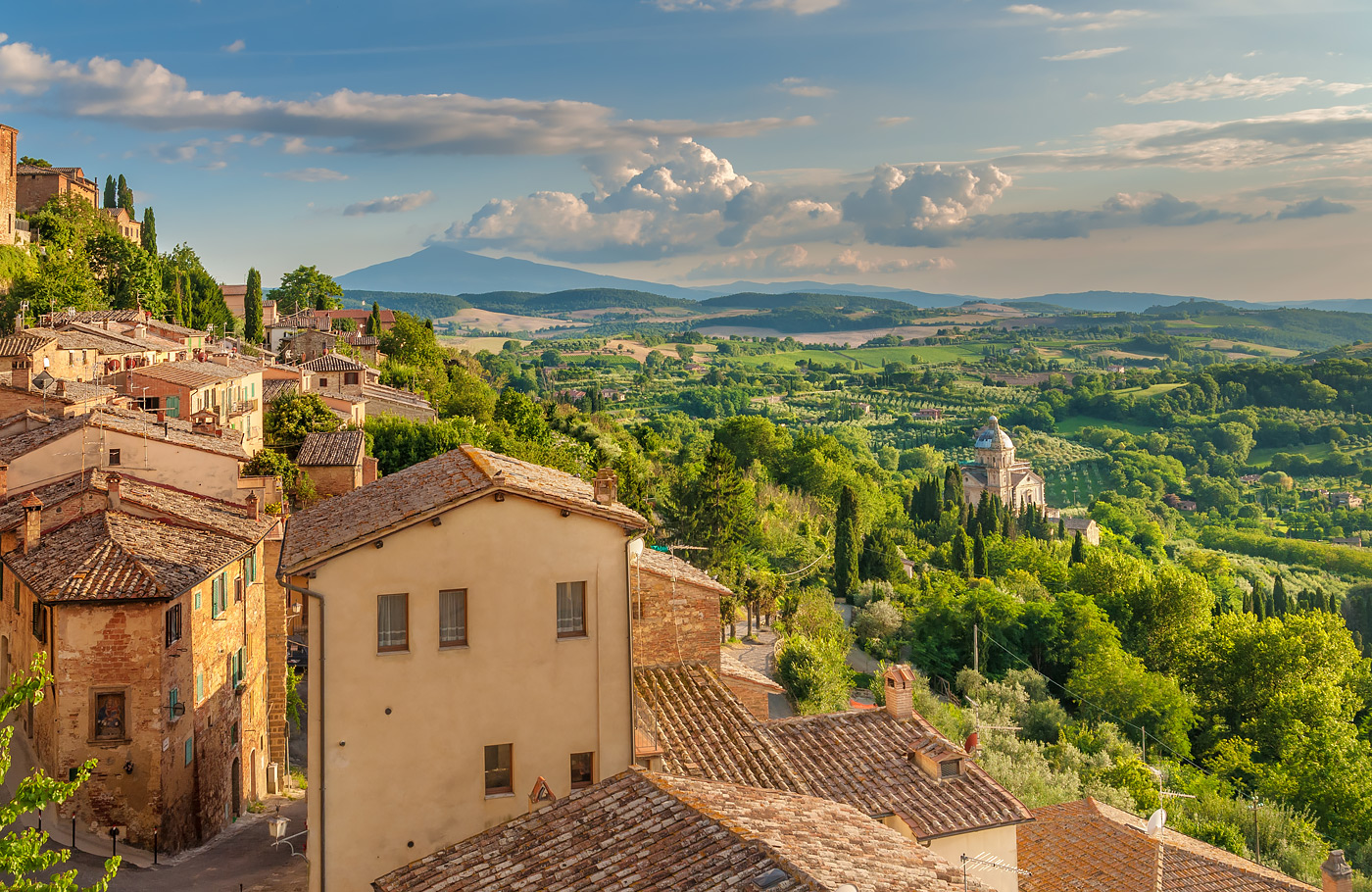 Maaskant Reizen, Busreis per comfort-class touringcar naar Toscane, geheel verzorgd met o.a. Cinque Terre, Pisa, Siëna, Florence, Volterra, Lucca & San Gimignano!