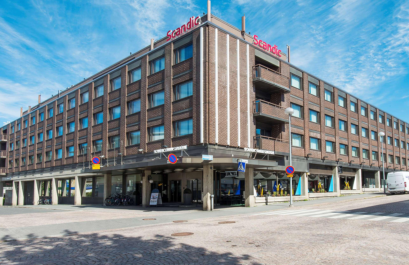 Busrondreis per comfort-class touringcar door Scandinavië met o.a. Noordkaap en Lofoten Met o.a. Stockholm, Poolcirkelcentrum, Santa Claus Village en Lapland.