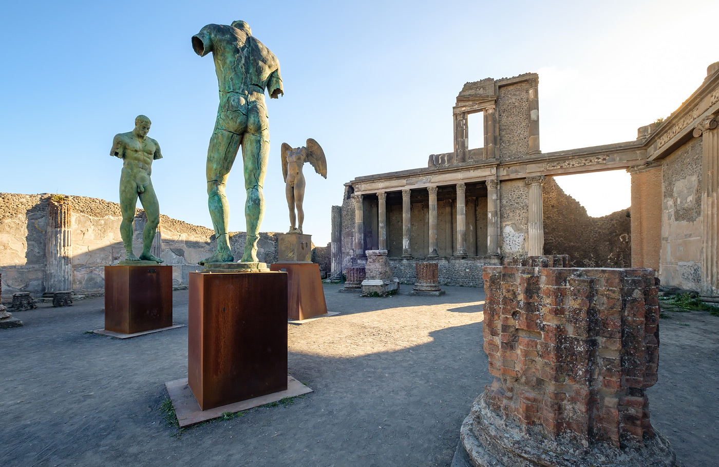 Reis per comfort-class touringcar, compleet verzorgd, Maaskant Reizen Met o.a. Montecassiono, Pompeï, Napels, Sorrento, Maiori en de Amalfikust