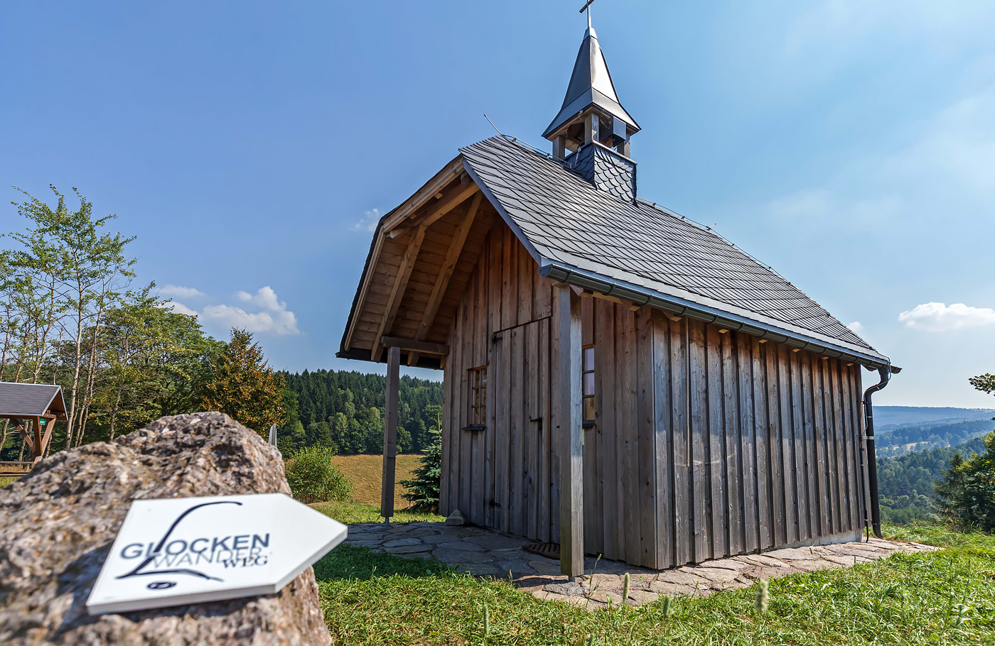 Per comfort-class touringcar van Maaskant Reizen naar Het Ertsgebergte en Saksische zilverroute Busreis Duitsland met o.a. Annaberg-Buchholz, Seiffen, Freiberg, Dresden, Schneeberg en Karlovy Vary