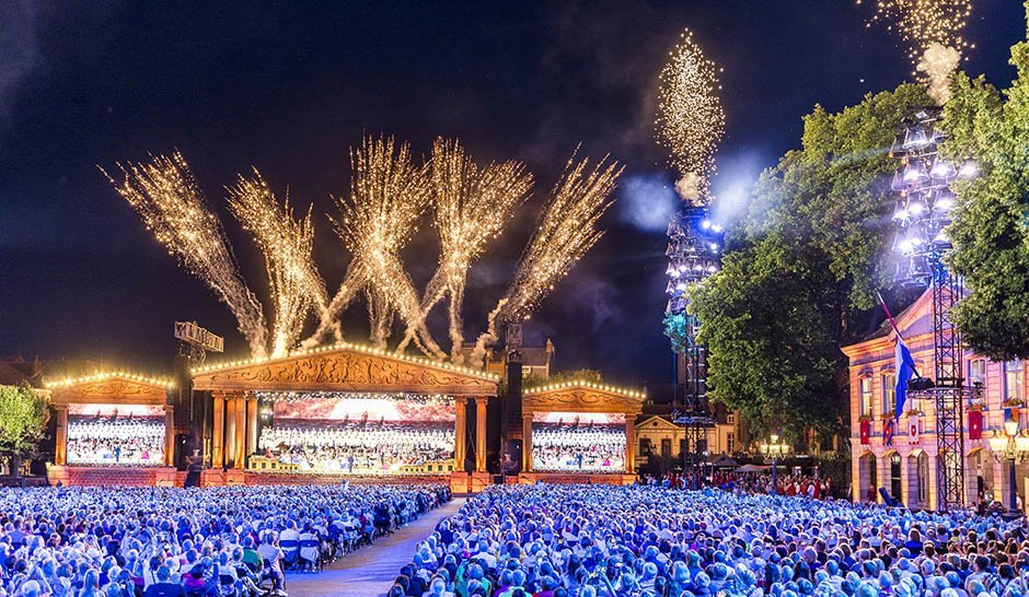 Terrasarrangement André RieuLezersreis Gelderlander&Stentor Maaskant