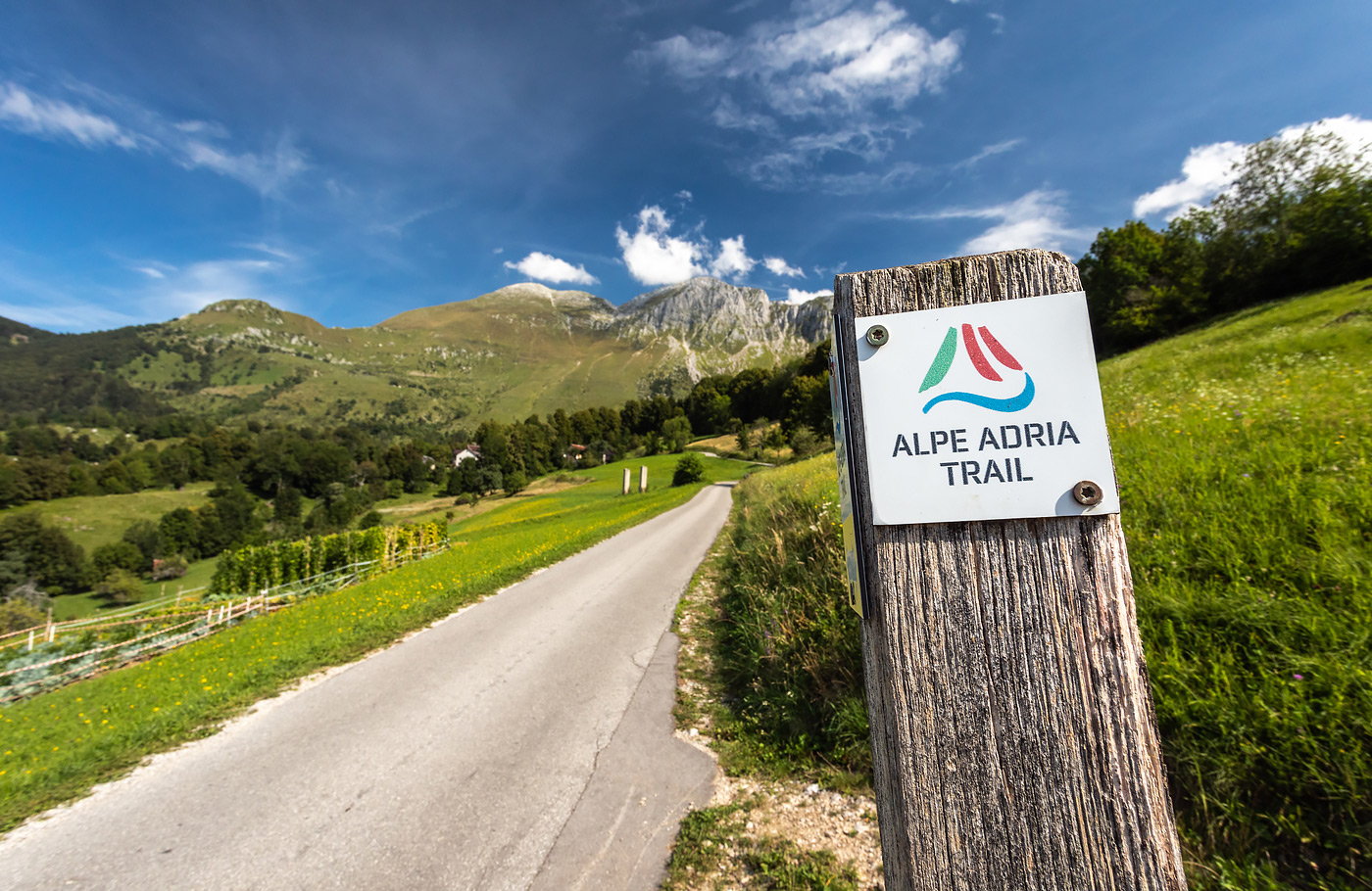 Excursiereis van Maaskant Reizen, per comfort-class touringcar Het meer van Bohinj & Sloveense Alpen Met o.a. Ljubljana, Postojna, Sloveense Alpen, Bled, Wörthersee en Klagenfurt
