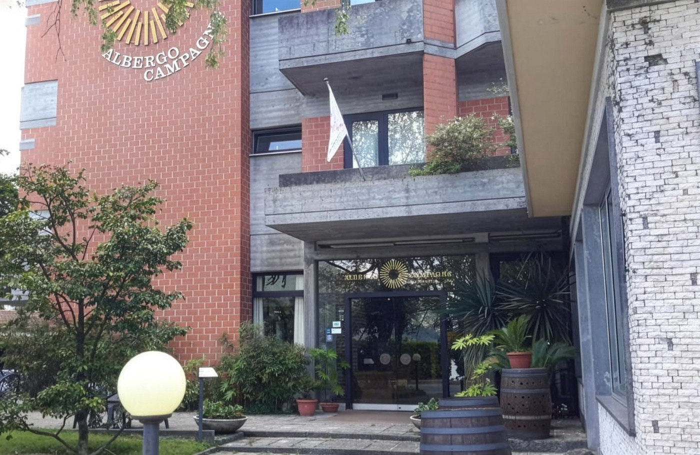 Comfort-class touringcar, busreis, Maaskant Reizen, Met o.a. Cannobio, Stresa, Orta San Giulio en de Borromeïsche eilanden