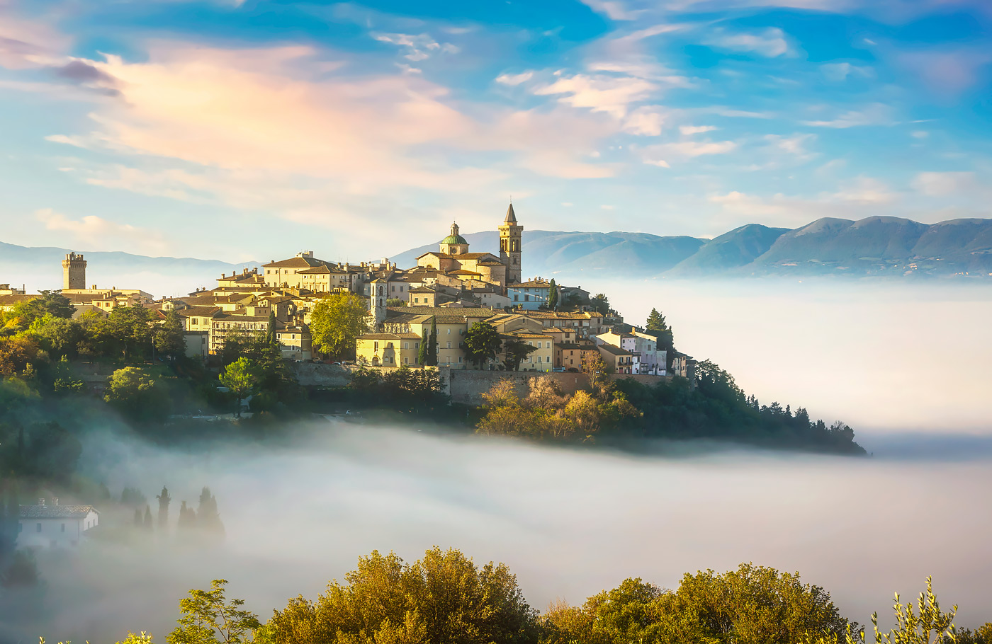 Maaskant Reizen, Busreis per comfort-class touringcar naar Toscane, geheel verzorgd met o.a. Cinque Terre, Pisa, Siëna, Florence, Volterra, Lucca & San Gimignano!