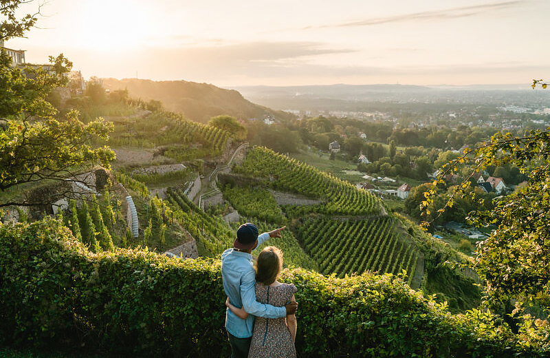 Per comfort-class touringcar van Maaskant Reizen naar Het Ertsgebergte en Saksische zilverroute Busreis Duitsland met o.a. Annaberg-Buchholz, Seiffen, Freiberg, Dresden, Schneeberg en Karlovy Vary