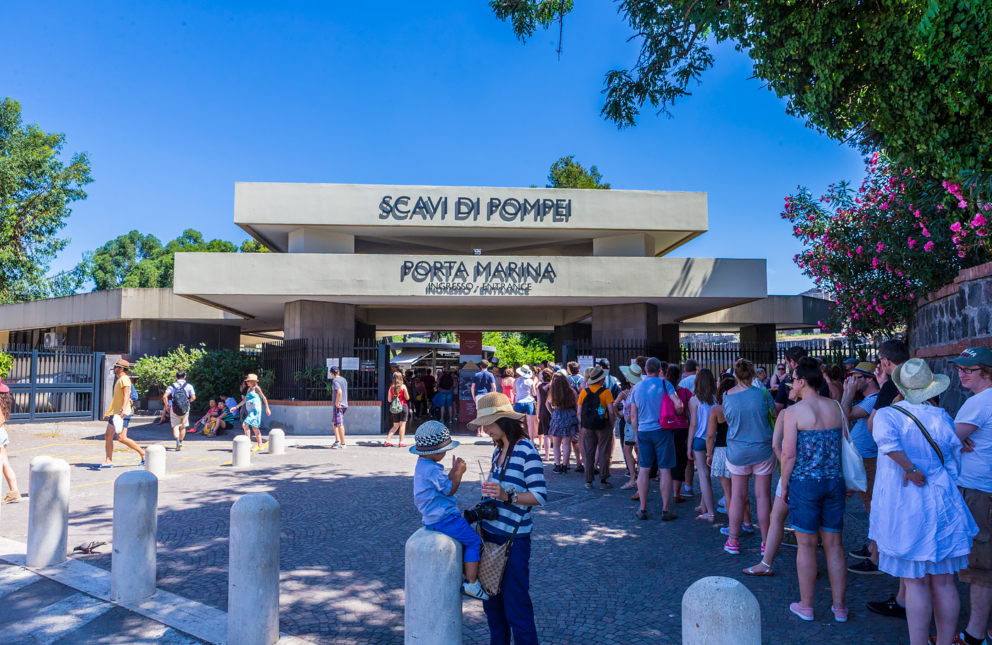 Reis per comfort-class touringcar, compleet verzorgd, Maaskant Reizen Met o.a. Montecassiono, Pompeï, Napels, Sorrento, Maiori en de Amalfikust