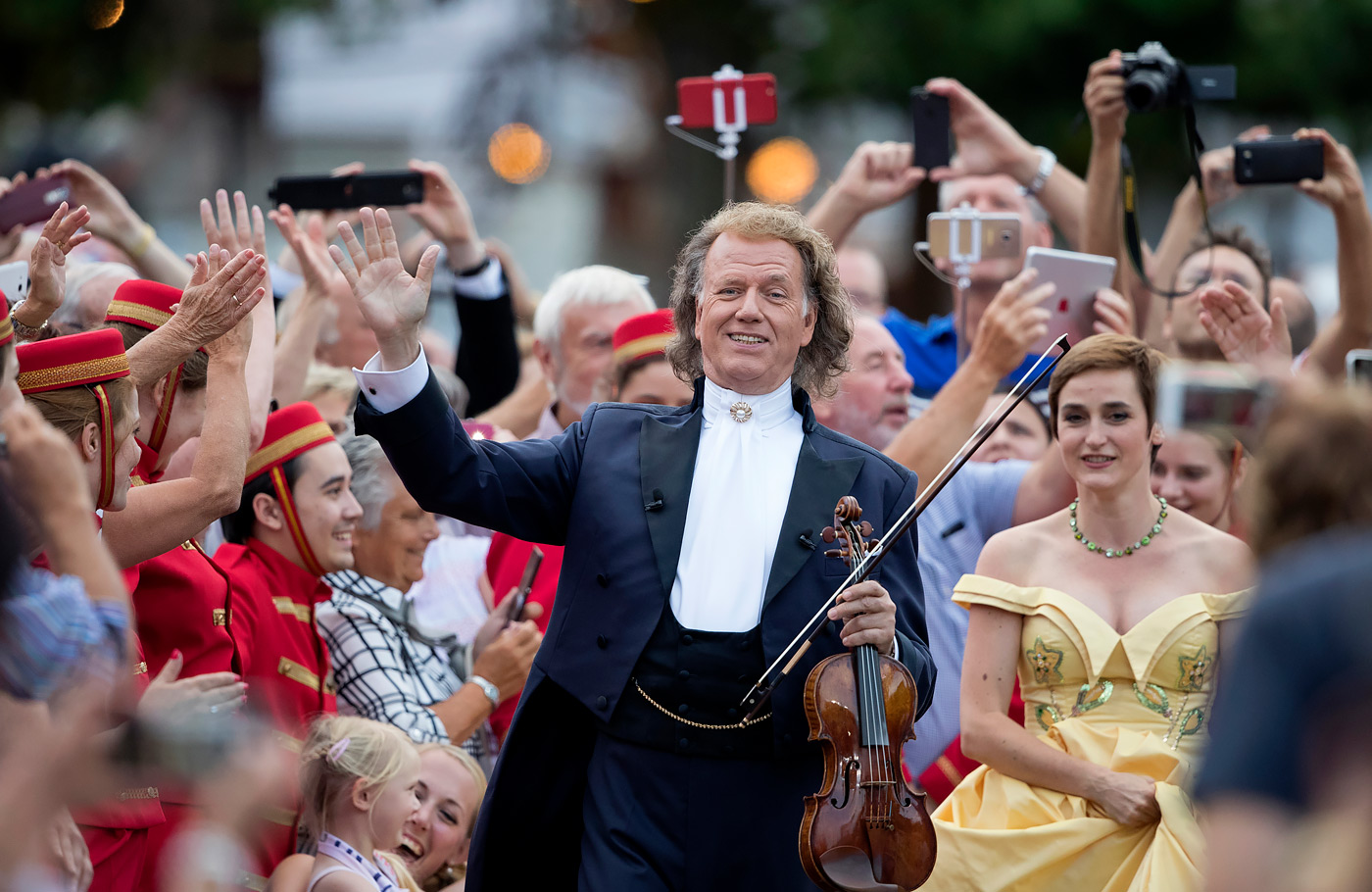 André Rieu op het vrijthof, terrasarrangement van Maaskant Reizen met diner en reis per tourist-class touringcar