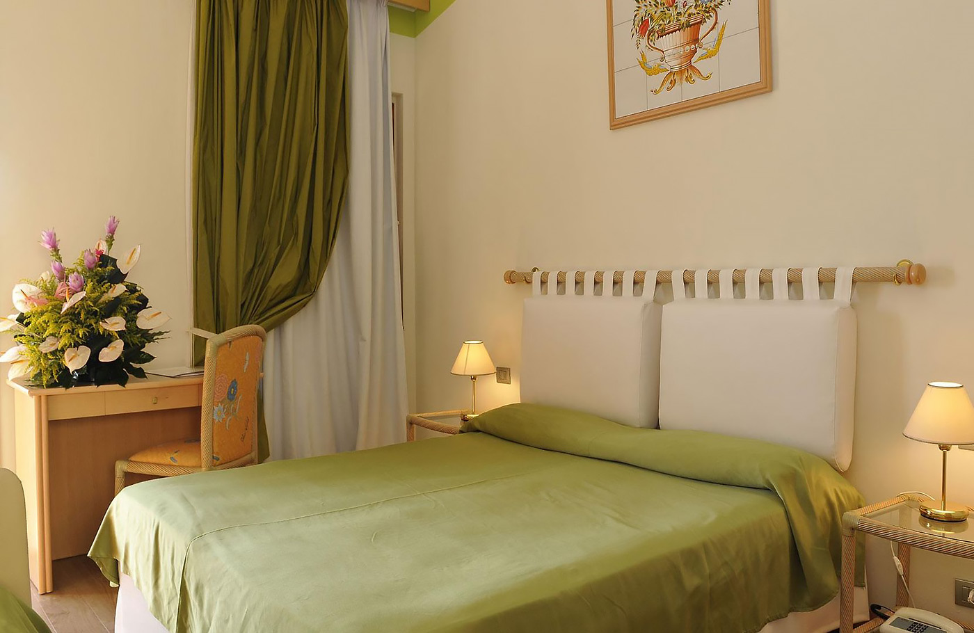 rondreis per comfort-class touringcar Met o.a. Cap Corse, Les Calanches, Ajaccio, Bonifacio, Nuoro, La Maddalena en de Costa Smeralda