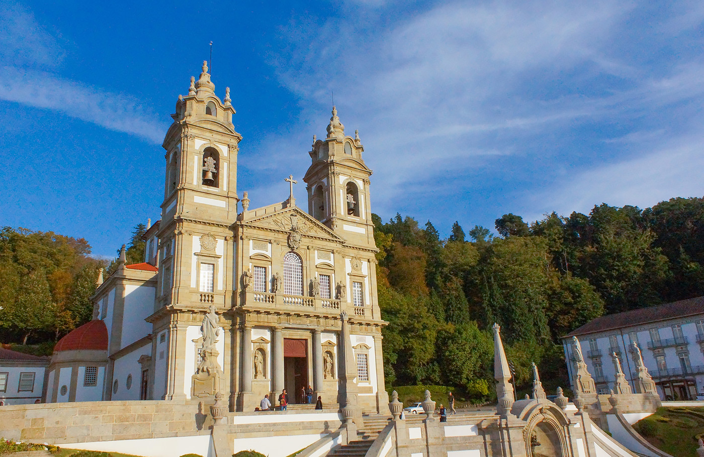Met Maaskant Reizen per comfort-class touringcar maken we de Rondreis de pracht van Portugal Met o.a. Porto, Braga, Guimaraes, Coïmbra, Conimbriga, Fatima en Lissabon
