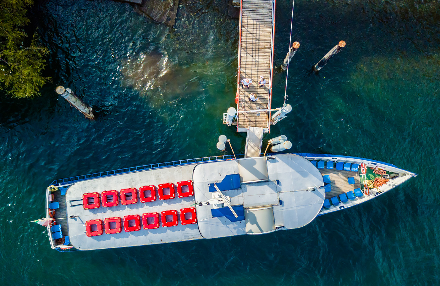 Comfort-class touringcar, busreis, Maaskant Reizen, Met o.a. Cannobio, Stresa, Orta San Giulio en de Borromeïsche eilanden
