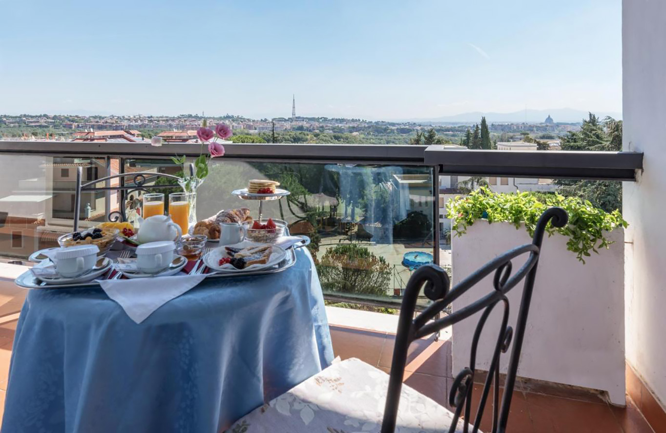 Maaskant Reizen, busreis Rome met Vaticaanstad, reis per luxe comfort-class touringcar waarbij we bezoeken brengen aan o.a. Vaticaans Museum, Sixtijnse Kapel, St. Pieter, Frascati, Castel Gandolfo en Assisi