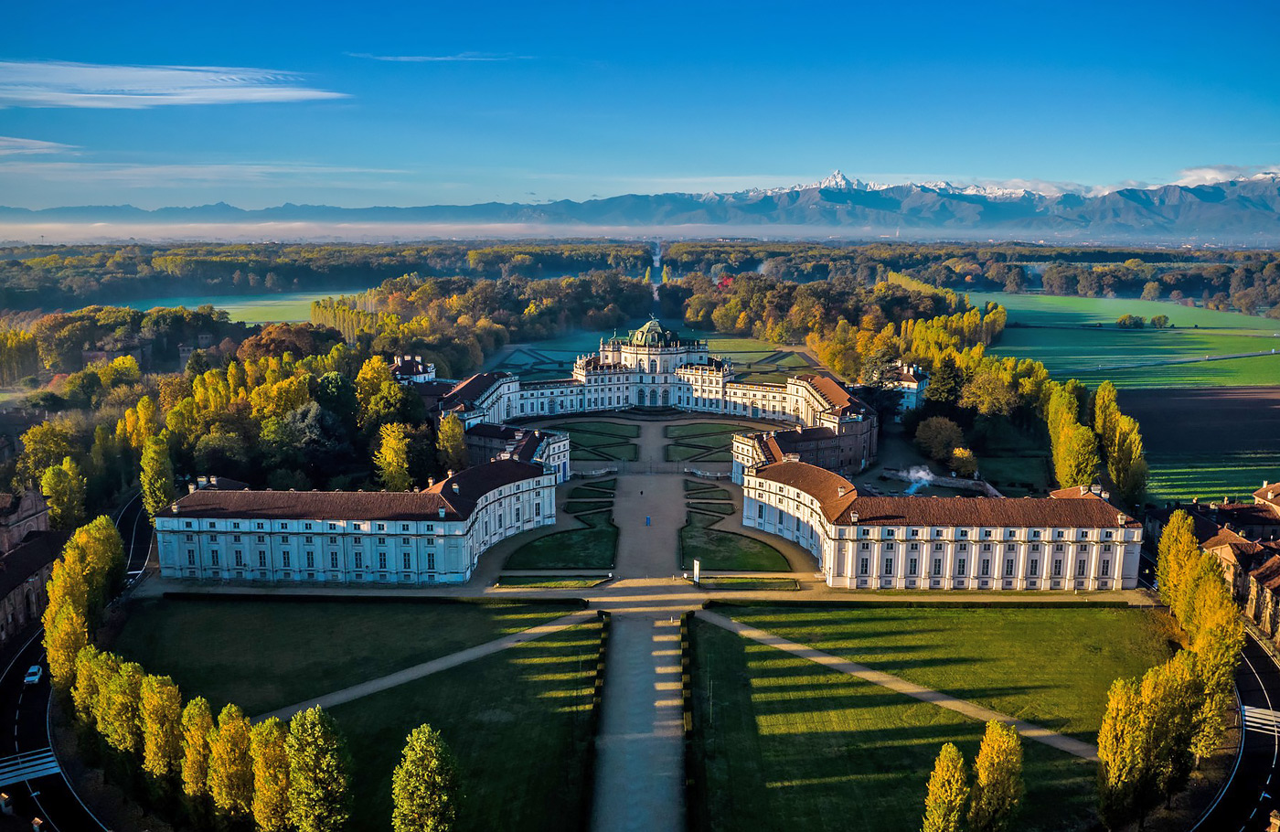 Busreis per comfort-class touringcar naar Noord-Italië Met o.a. Milaan, Turijn, Ricetta di Candela, Oropa en Ivrea