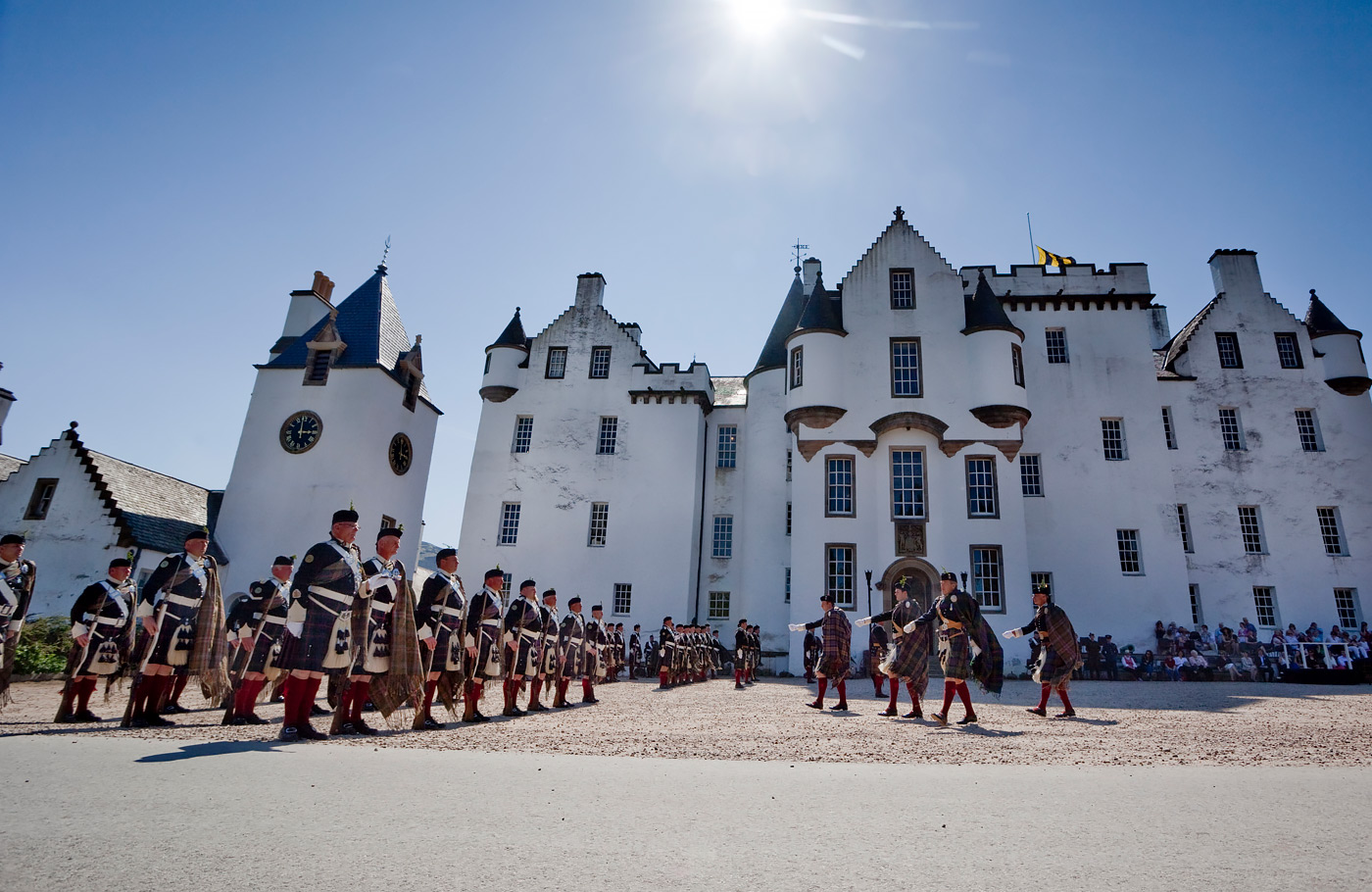 Met Maaskant Reizen per comfort-class touringcar maken we de Engeland & Schotland Rondreis Met York, Edinburgh, Fort William, Eiland Mull en Lake District!