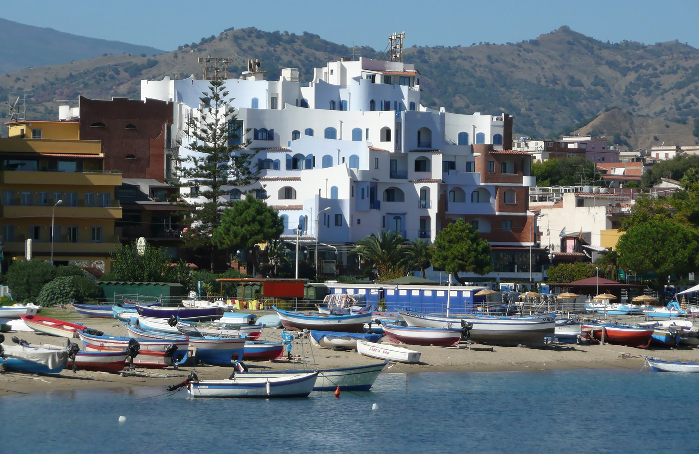 Maaskant Reizen, overwinterBusreis Italië met o.a. 2 weken verblijf op basis van half-pension in Giardini Naxos