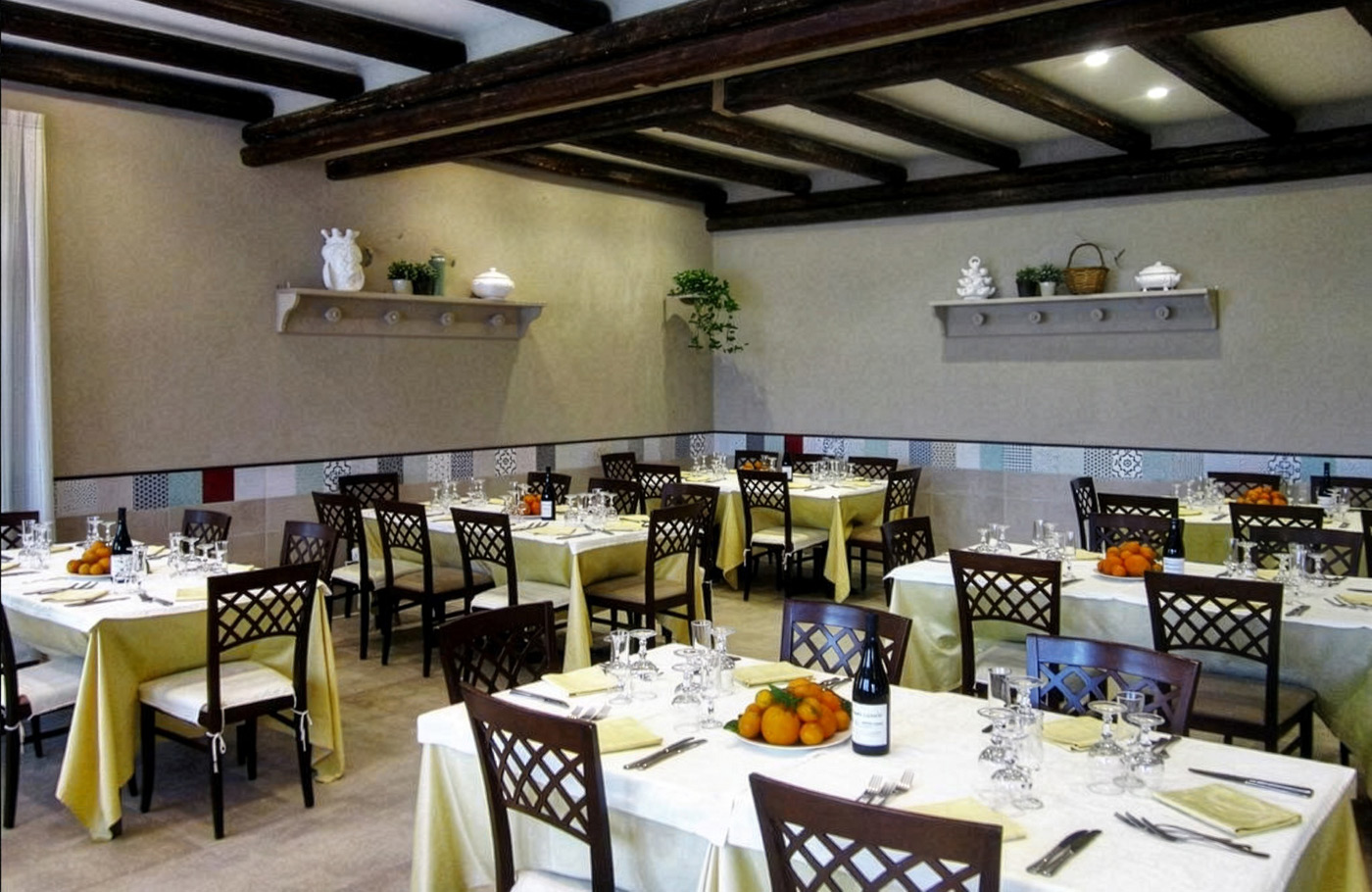 Busreis per comfort-class touringcar, compleet verzorgd Met o.a. Palermo, Cefalù, Ragusa, Syracusa, Roccella Ionica, Tropea en Cosenza