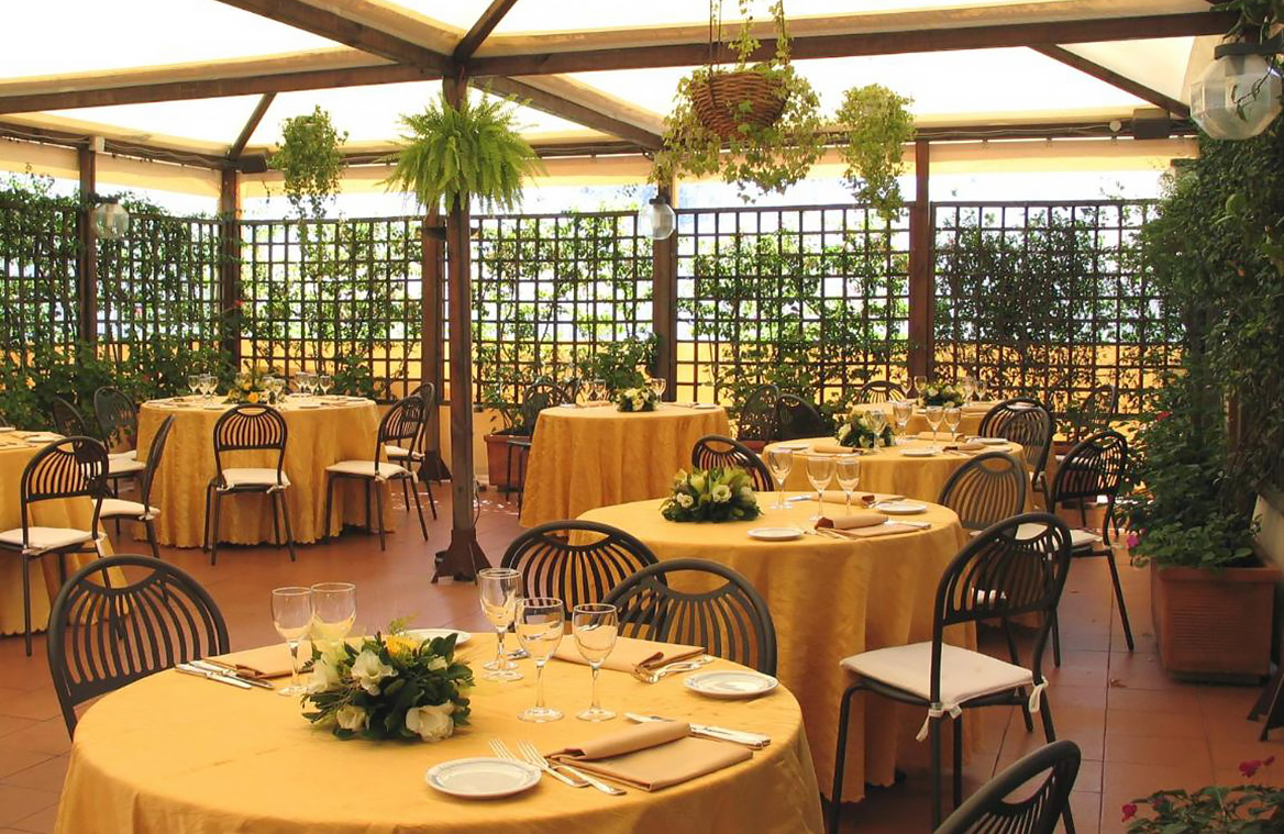 Maaskant Reizen, busreis Rome met Vaticaanstad, reis per luxe comfort-class touringcar waarbij we bezoeken brengen aan o.a. Vaticaans Museum, Sixtijnse Kapel, St. Pieter, Frascati, Castel Gandolfo en Assisi