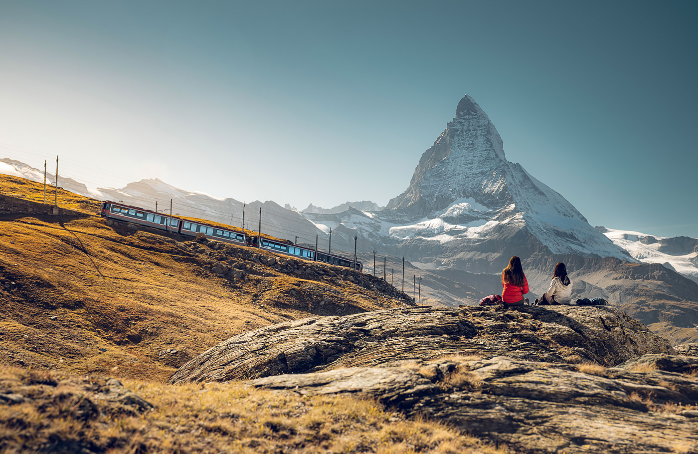 Per comfort-class touringcar van Maaskant Reizen naar Hoogtepunten van Zwitserland, 12 daagse ultieme rondreis  Met o.a. 3 treinreizen, Grindelwald, Zermatt, Davos, Chur, Lago Maggiore en Zürich