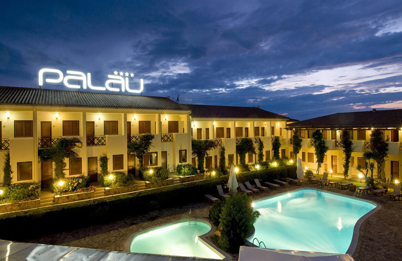 rondreis per comfort-class touringcar Met o.a. Cap Corse, Les Calanches, Ajaccio, Bonifacio, Nuoro, La Maddalena en de Costa Smeralda