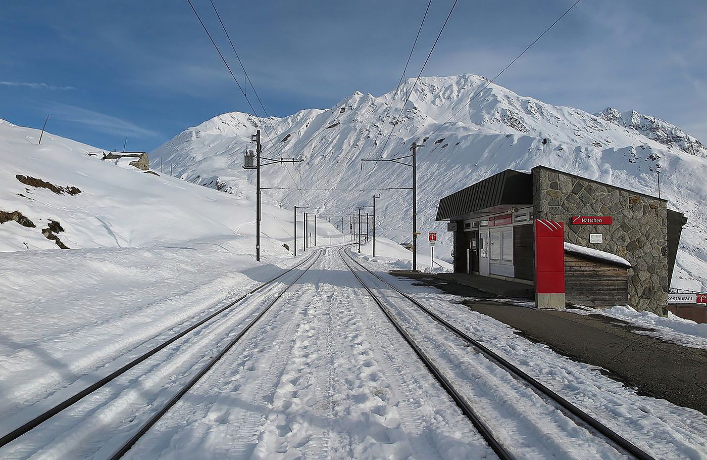 Per comfort-class touringcar van Maaskant Reizen naar Winters Zwitserland per bus en trein Busreis Zwitserland met treinreis over het Glacier Traject en excursies naar Appenzell, Werdenberg, Davos en Klosters