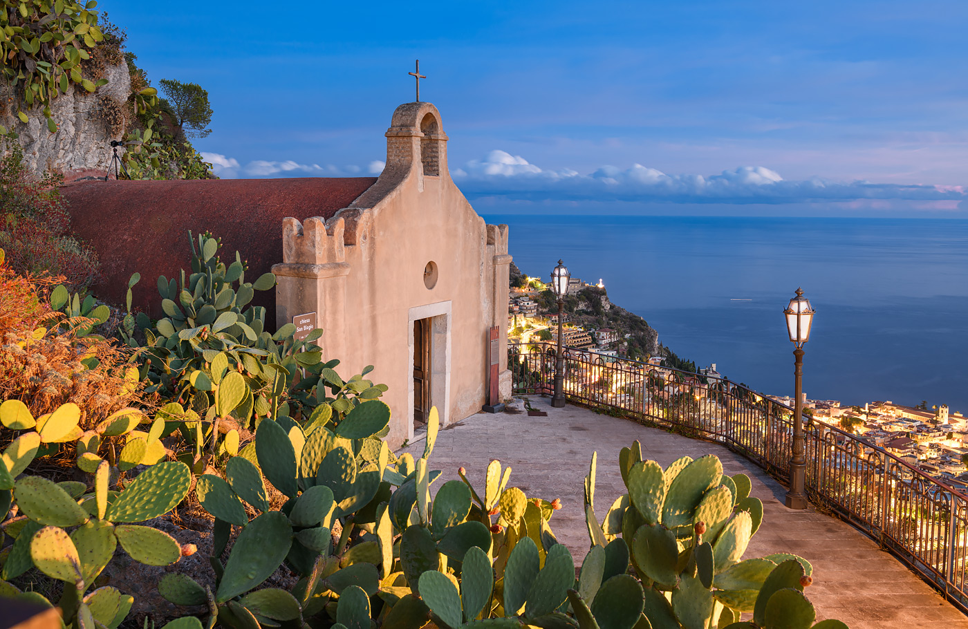 Maaskant Reizen, overwinterBusreis Italië met o.a. 2 weken verblijf op basis van half-pension in Giardini Naxos
