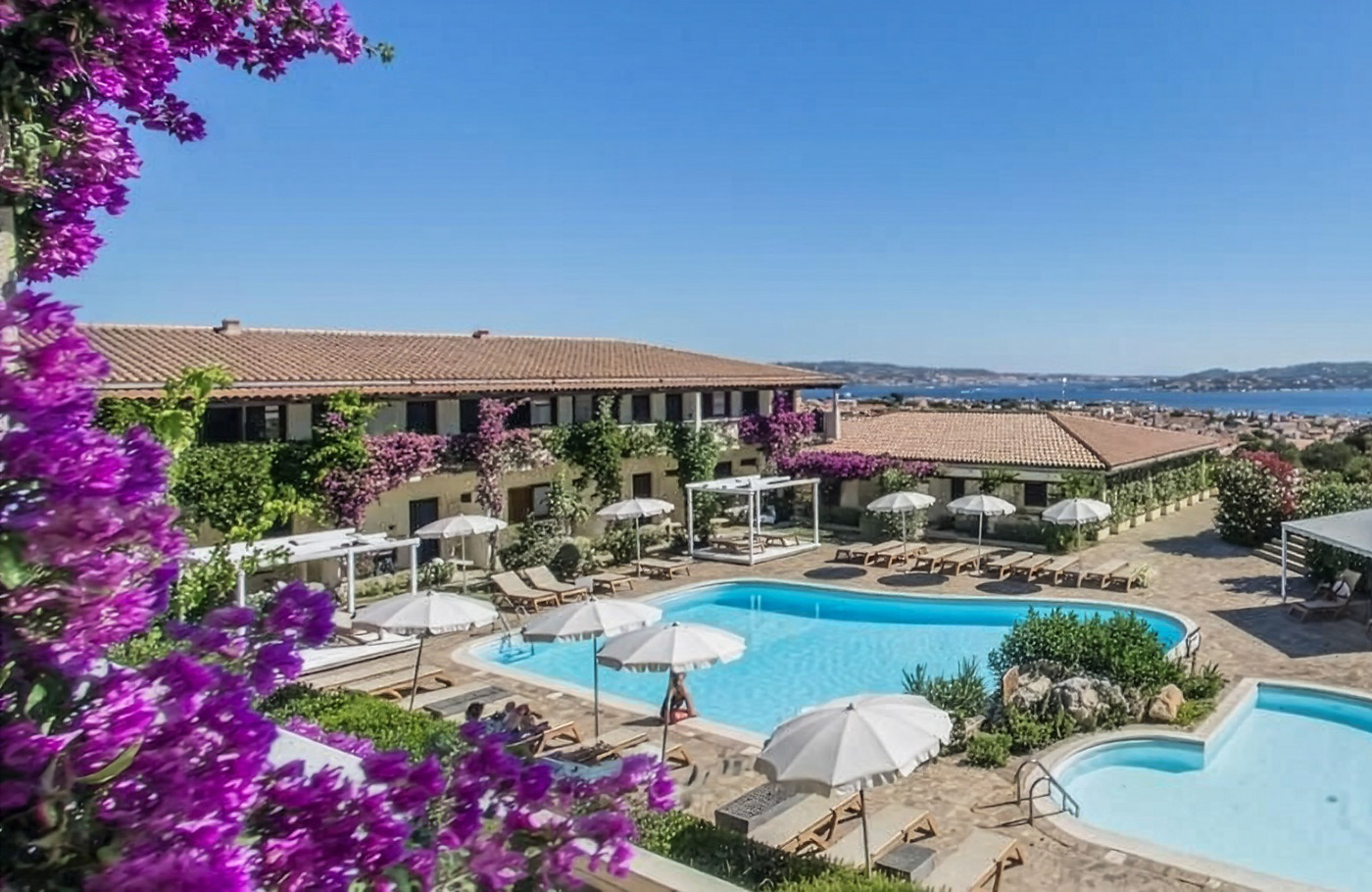rondreis per comfort-class touringcar Met o.a. Cap Corse, Les Calanches, Ajaccio, Bonifacio, Nuoro, La Maddalena en de Costa Smeralda