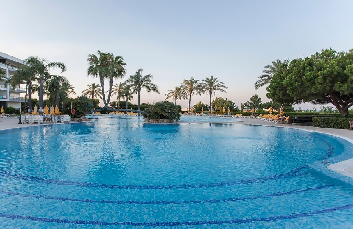 Busreis per comfort-class touringcar naar de Algarve met 2-weken verblijf in Albufeira in 4-sterren aparthotel Alfagar Alto da Colina Aparthotel