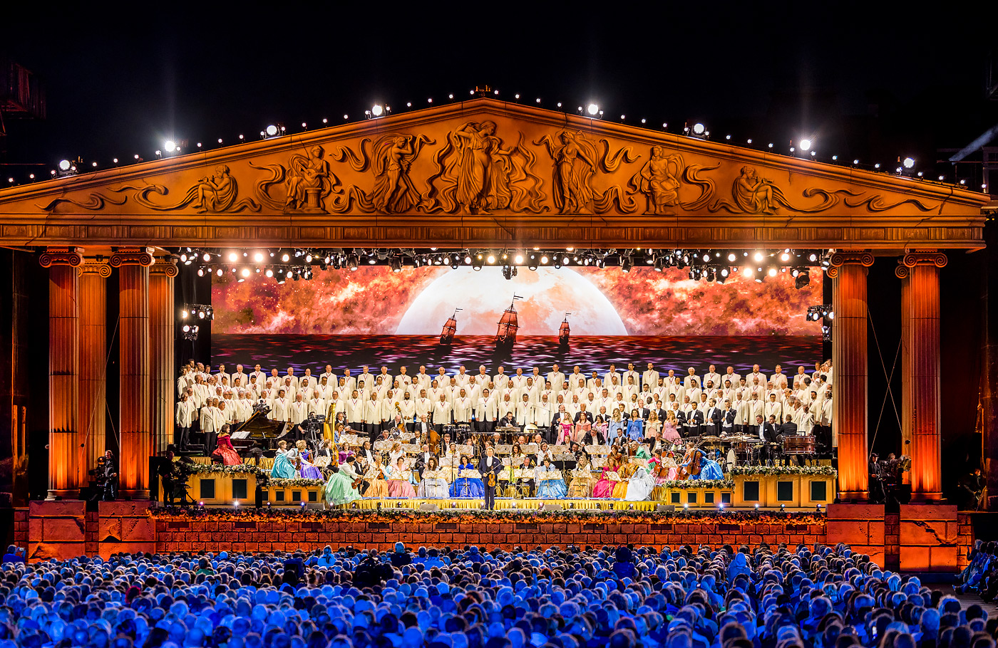 André Rieu op het vrijthof, pleinarrangement van Maaskant Reizen met zitplaats op het Vrijthof en reis per tourist-class touringcar