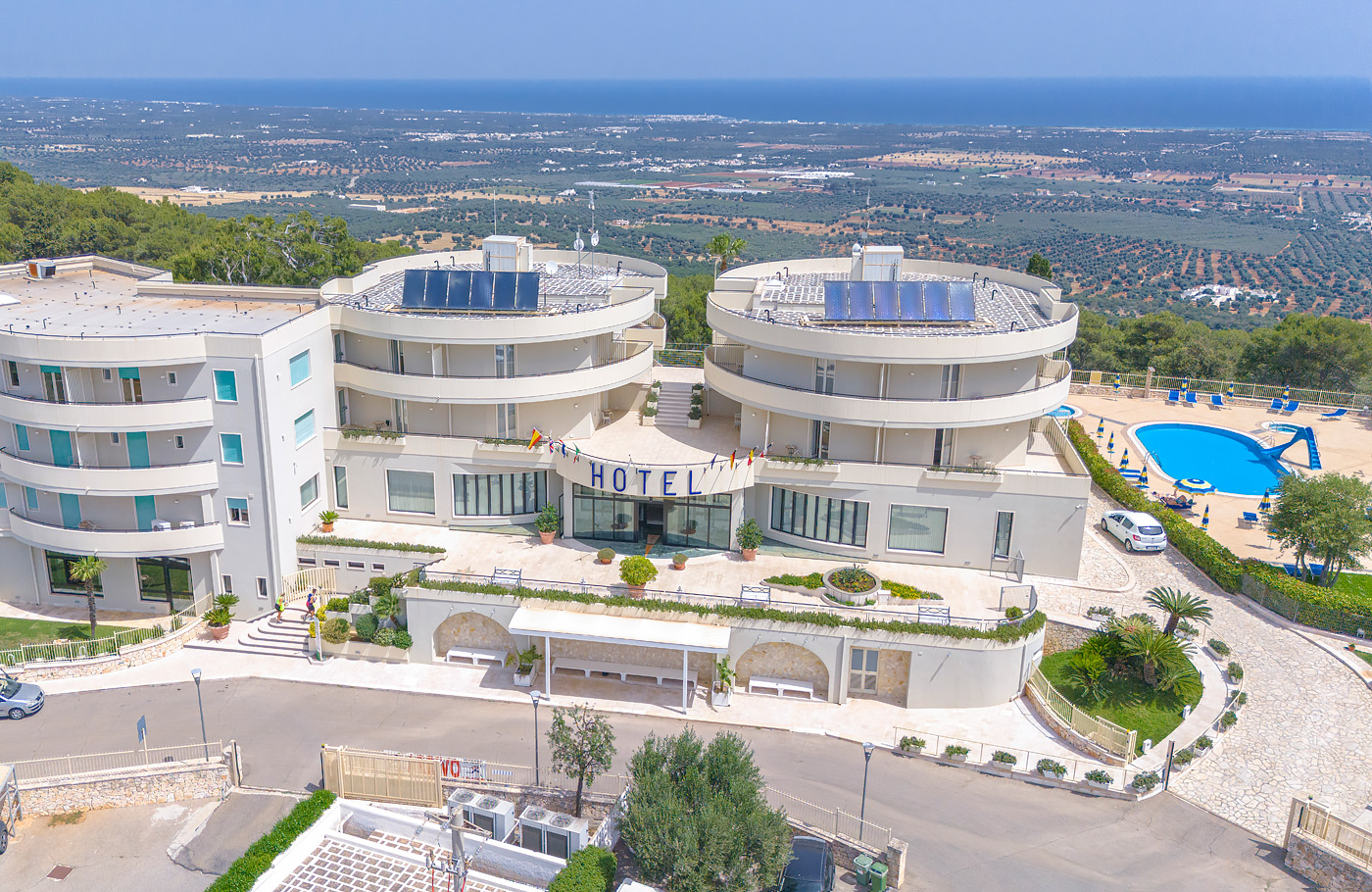 Rondreis Apulië, Maaskant Reizen, rondreis per luxe comfort-class touringcar we bezoeken o.a. Lecce, Alberobello, Cisternino, Monopoli, Polignano, Matera en Bari.