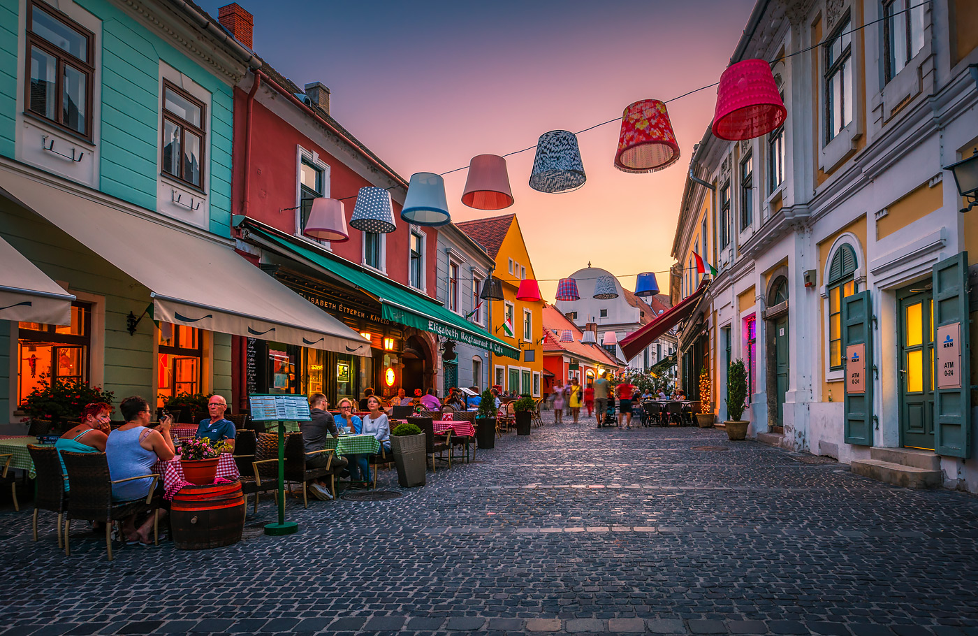 Met Maaskant Reizen, per comfort-class touringcar naar Betoverend Boedapest Met o.a. Boedapest, Donauknie, Szentendre en Kasteel Gödöllö