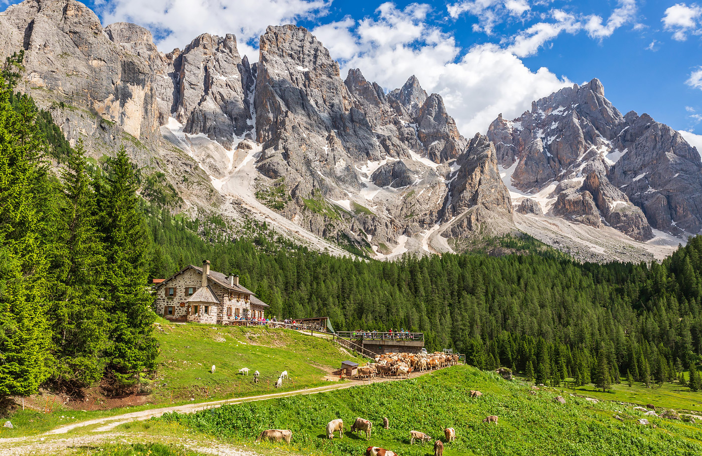 Busreis Zuid-Tirol met het Gardameer, Malcésine, Bassano del Grappa, Padua, Merano, Trento en Innsbruck. Maaskant Reizen, Noord-Italië, Comfort-class touringcar