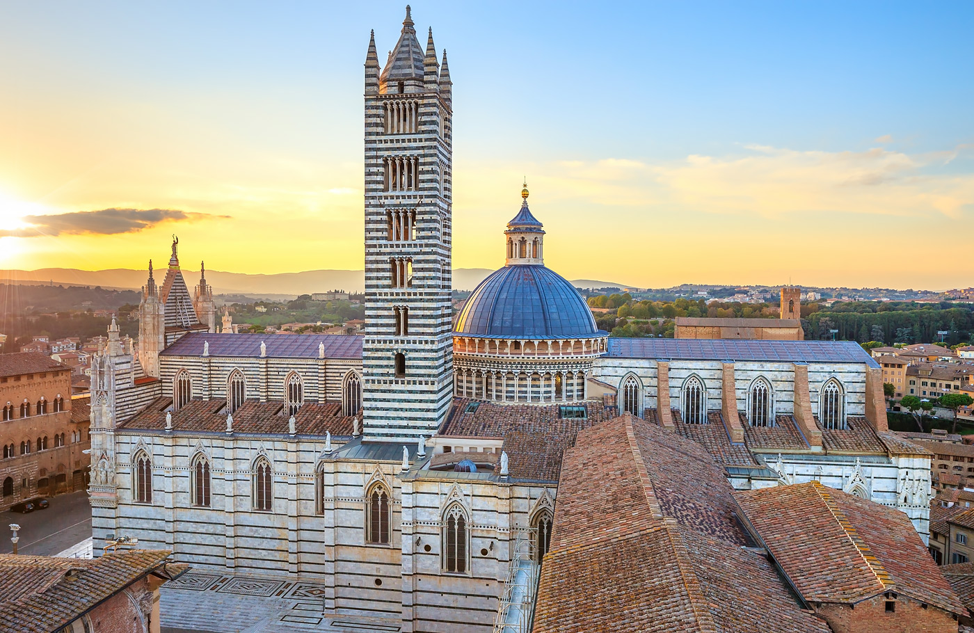 Maaskant Reizen, Busreis per comfort-class touringcar naar Toscane, geheel verzorgd met o.a. Cinque Terre, Pisa, Siëna, Florence, Volterra, Lucca & San Gimignano!