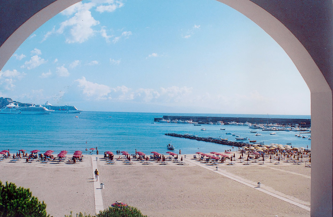 Maaskant Reizen, overwinterBusreis Italië met o.a. 2 weken verblijf op basis van half-pension in Giardini Naxos