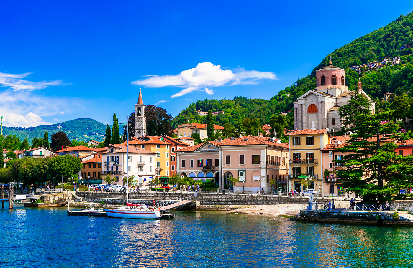 Comfort-class touringcar, busreis, Maaskant Reizen, Met o.a. Cannobio, Stresa, Orta San Giulio en de Borromeïsche eilanden