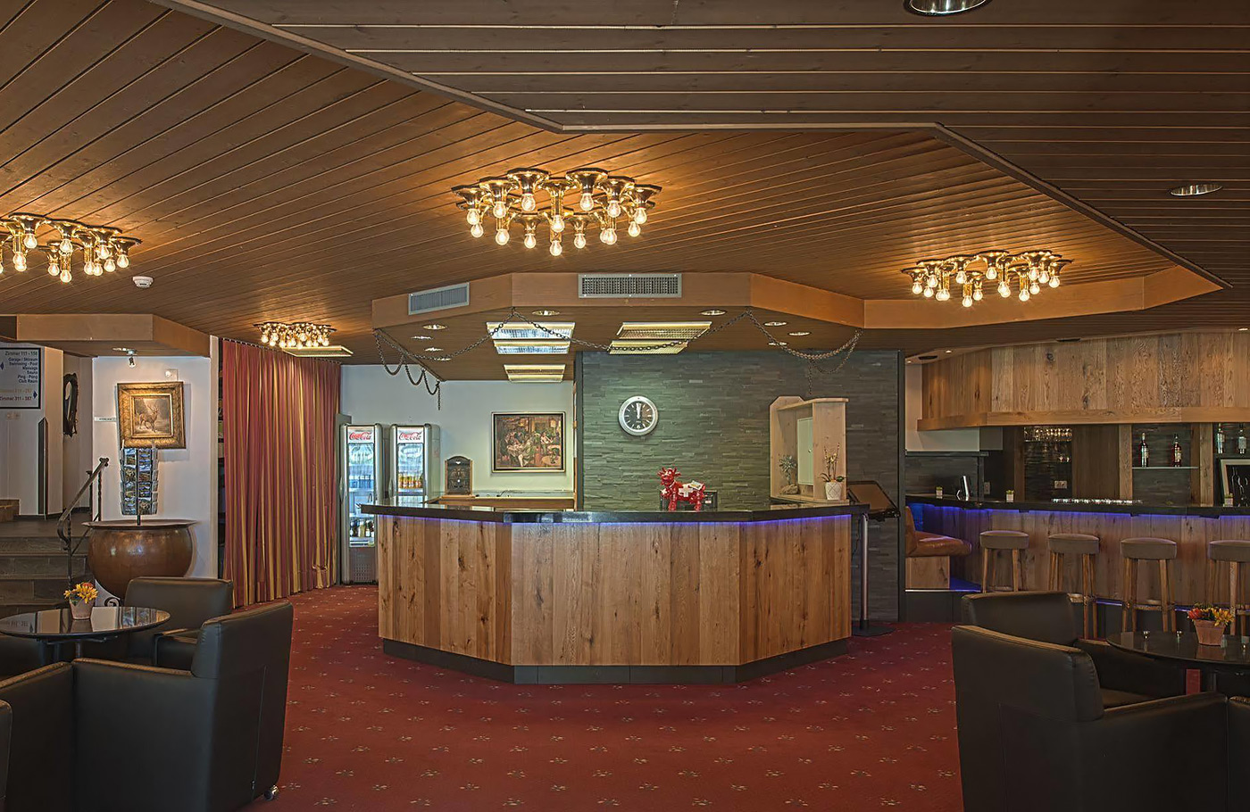 Per comfort-class touringcar van Maaskant Reizen naar Hoogtepunten van Zwitserland, 12 daagse ultieme rondreis  Met o.a. 3 treinreizen, Grindelwald, Zermatt, Davos, Chur, Lago Maggiore en Zürich