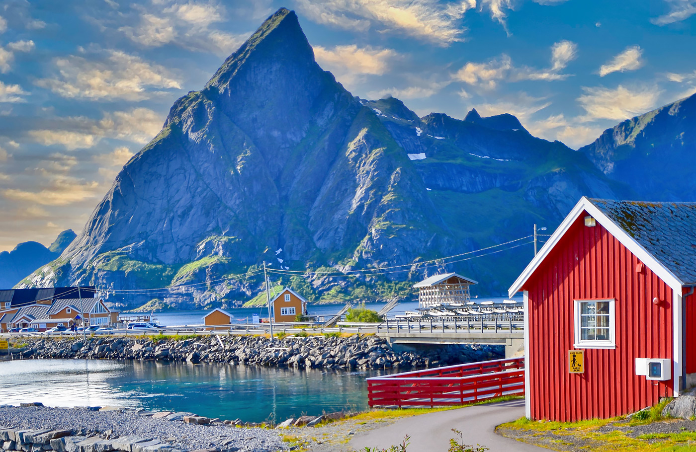 Busrondreis per comfort-class touringcar door Scandinavië met o.a. Noordkaap en Lofoten Met o.a. Stockholm, Poolcirkelcentrum, Santa Claus Village en Lapland.