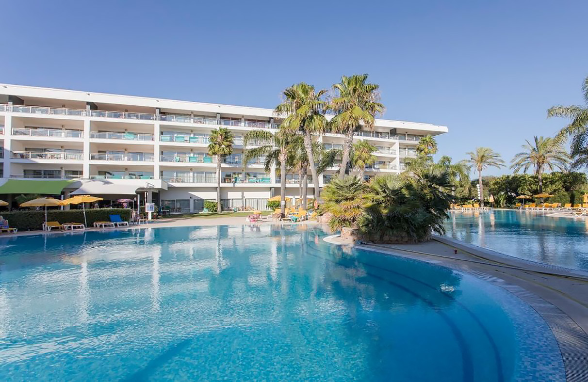 Busreis per comfort-class touringcar naar de Algarve met 2-weken verblijf in Albufeira in 4-sterren aparthotel Alfagar Alto da Colina Aparthotel