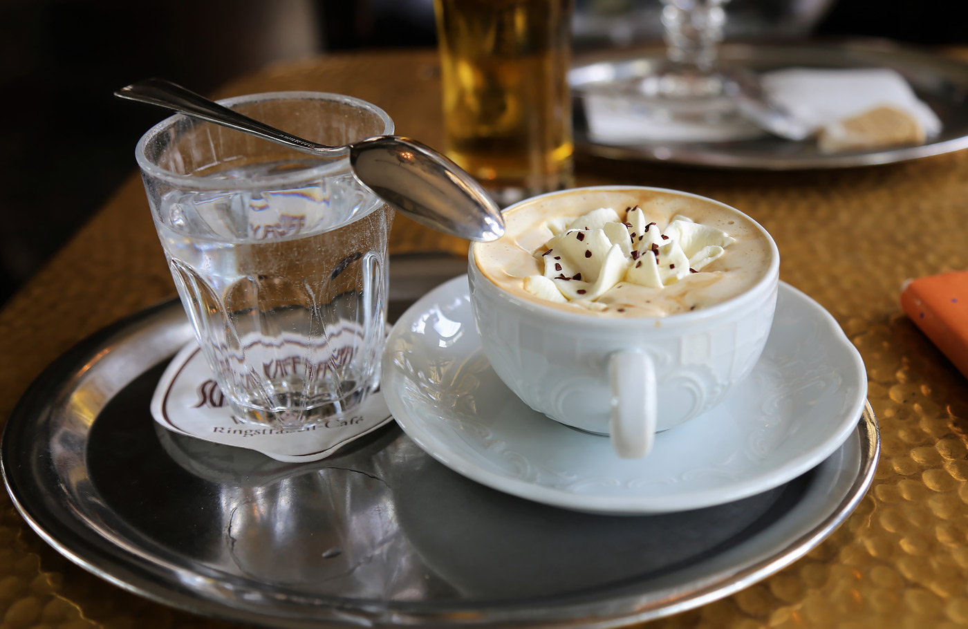 Met Maaskant Reizen, per comfort-class touringcar naar Romantisch Wenen & Wienerwald Met o.a. Wenen, Regensburg, Salzburg, Schönbrunn, Hofburg, Donauturm, Melk en Wienerwald.