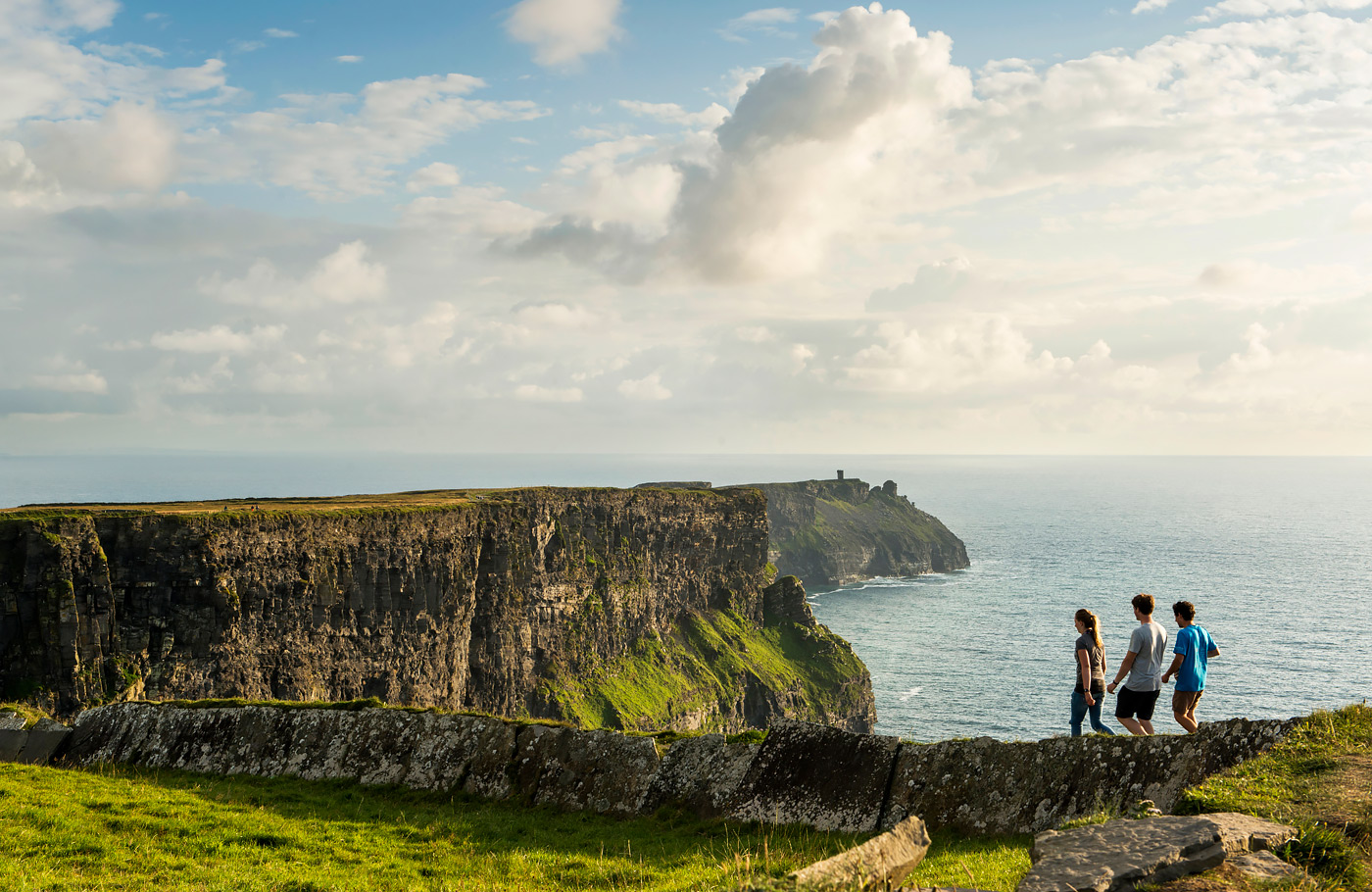 Met Maaskant Reizen maakt u de trip Prachtige Ierse Kusten Busreis Ierland met o.a. Belfast, Titanic-Belfast, Dublin, Giant’s Causeway, Ring of Kerry en Cliffs of Moher.
