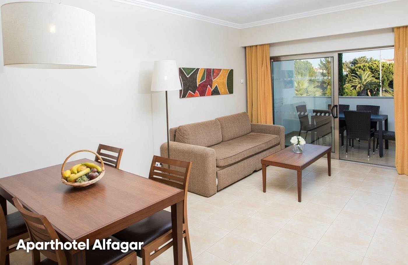 Busreis per comfort-class touringcar naar de Algarve met 2-weken verblijf in Albufeira in 4-sterren aparthotel Alfagar Alto da Colina Aparthotel