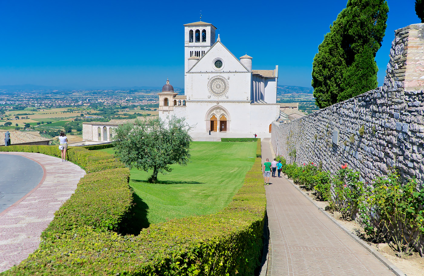 Maaskant Reizen, busreis Rome met Vaticaanstad, reis per luxe comfort-class touringcar waarbij we bezoeken brengen aan o.a. Vaticaans Museum, Sixtijnse Kapel, St. Pieter, Frascati, Castel Gandolfo en Assisi