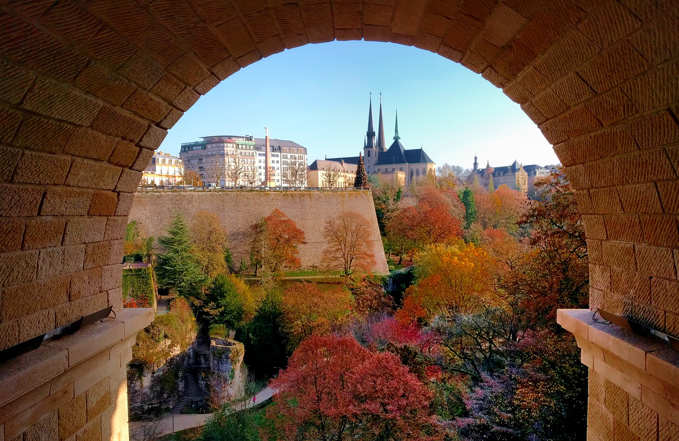 5-daagse reis per comfort-class touringcar naar Clervaux in Luxemburg, Met o.a. Vianden, Echternach, het Müllerthal en Luxemburg Stad