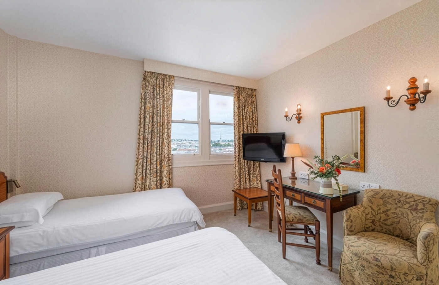 Met Maaskant Reizen per comfort-class touringcar naar Cornwall met Isle of Wight Met o.a. Southampton, Exeter, St. Michael's Mount, Tintagel, Land's End, Dartmoor en Plymouth.