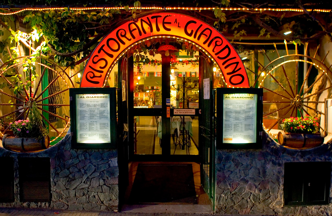 Maaskant Reizen, overwinterBusreis Italië met o.a. 2 weken verblijf op basis van half-pension in Giardini Naxos