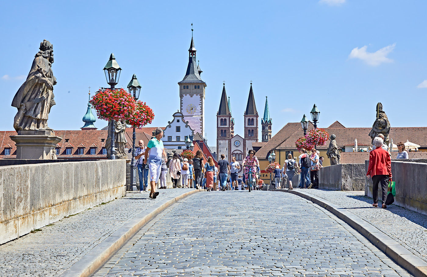 Busreis per comfort-class touringcar naar Beieren, de Romantische Straße Met o.a. Lohr am Main, Würzburg, Veitshöchheim, Bamberg, Rothenburg ob der Tauber en Dinkelsbühl