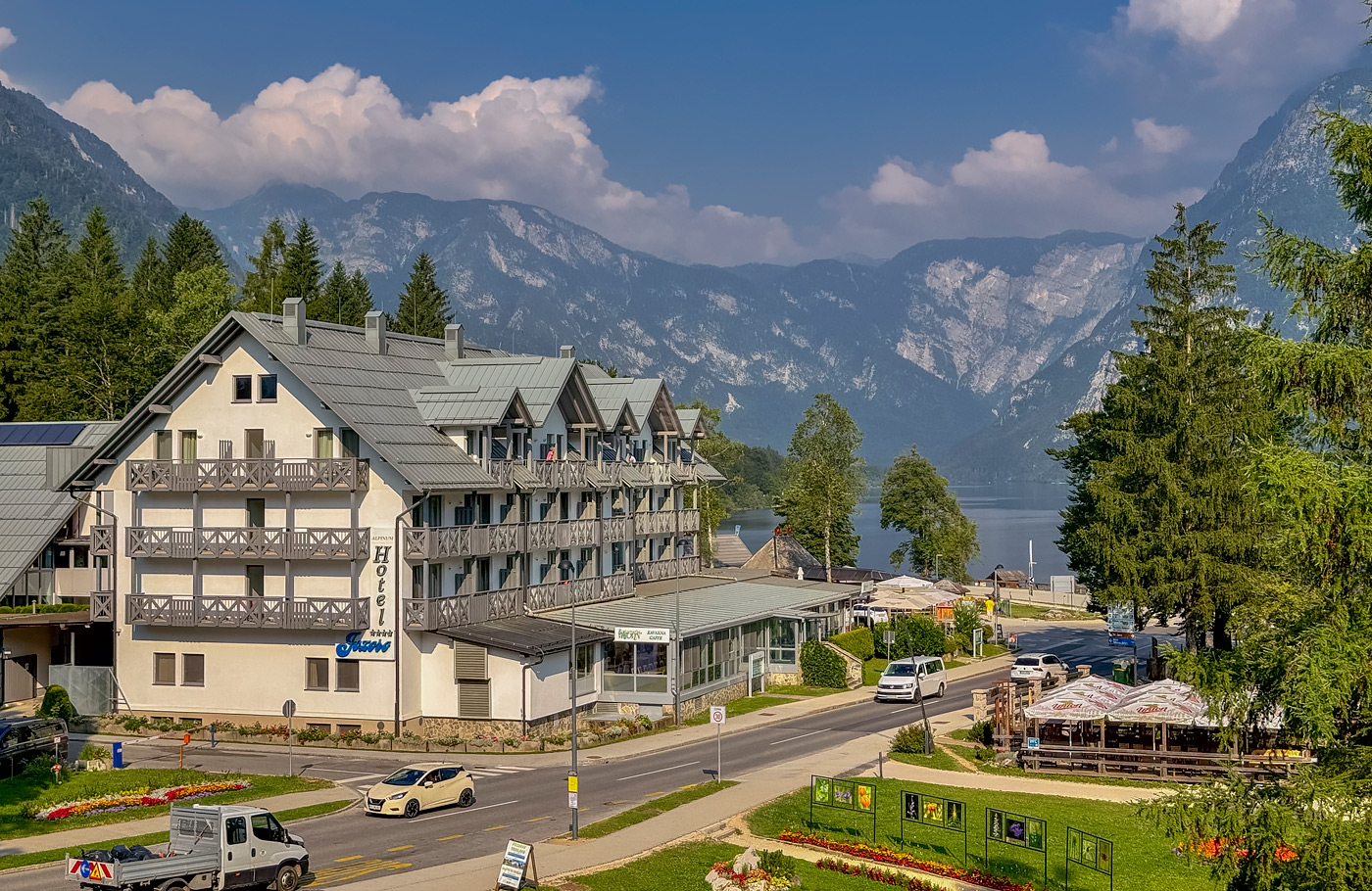 Excursiereis van Maaskant Reizen, per comfort-class touringcar Het meer van Bohinj & Sloveense Alpen Met o.a. Ljubljana, Postojna, Sloveense Alpen, Bled, Wörthersee en Klagenfurt